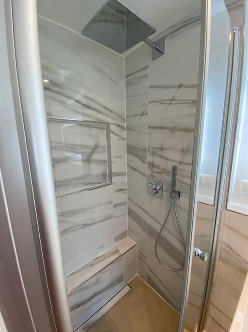 Luxury Apartment With Air Conditioning & Jaccuzzi Near Frankfurt Wiesbaden Hofheim am Taunus Luaran gambar