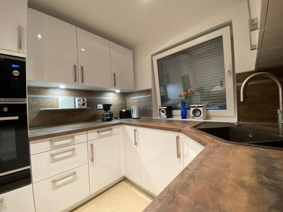 Luxury Apartment With Air Conditioning & Jaccuzzi Near Frankfurt Wiesbaden Hofheim am Taunus Luaran gambar