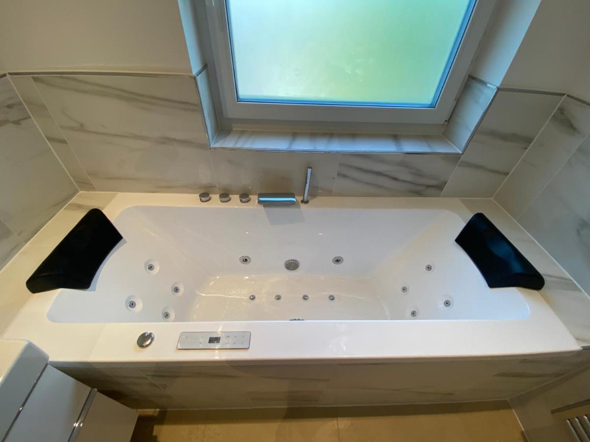Luxury Apartment With Air Conditioning & Jaccuzzi Near Frankfurt Wiesbaden Hofheim am Taunus Luaran gambar