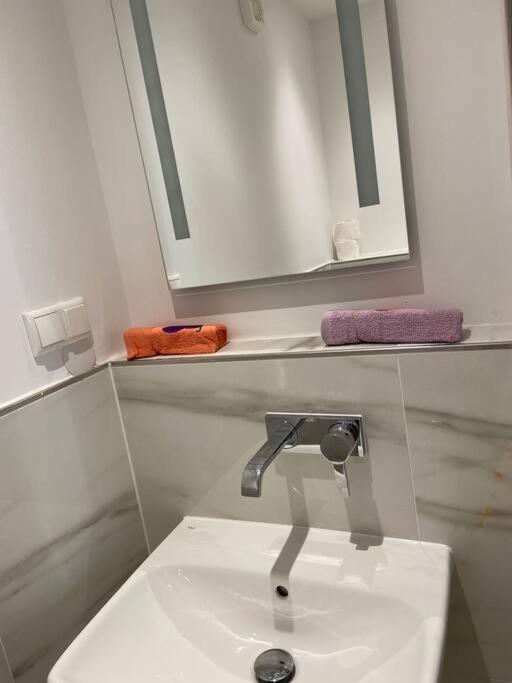 Luxury Apartment With Air Conditioning & Jaccuzzi Near Frankfurt Wiesbaden Hofheim am Taunus Luaran gambar